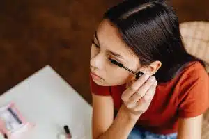 Les 10 erreurs courantes à éviter pour un maquillage réussi