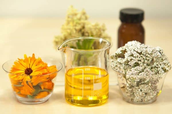 Les huiles essentielles pour une chevelure éclatante et en bonne santé