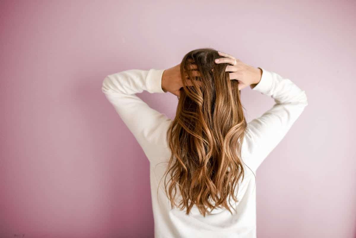 Soins capillaires essentiels pour des cheveux sains et éclatants