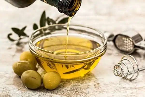 Les incroyables bénéfices des huiles végétales pour sublimer votre peau et vos cheveux