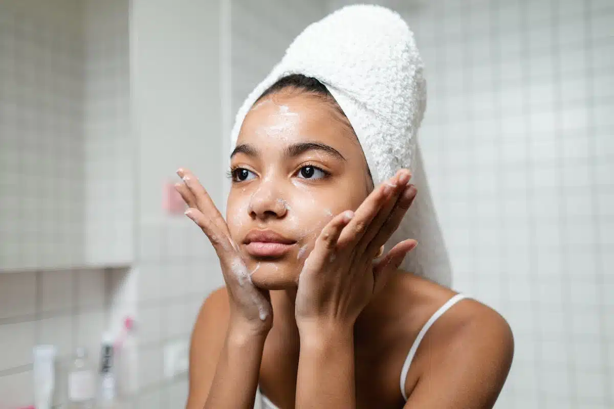 Astuces incontournables pour un teint glowy et lumineux : Guide ultime pour une peau éclatante