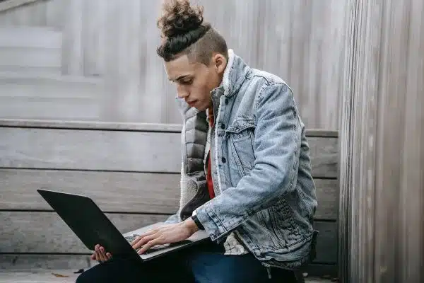 Les coiffures incontournables de la saison pour un style facile et rapide