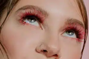 Maquillage des yeux : découvrez les meilleures techniques pour les mettre en valeur