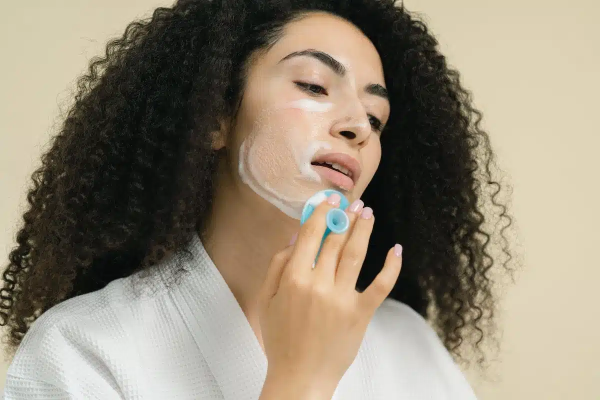 Nettoyage de peau : les étapes essentielles pour une peau radieuse