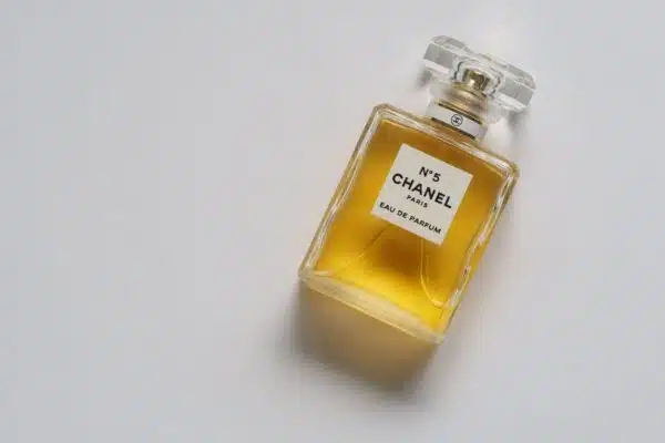 Guide ultime pour choisir le parfum parfait : Conseils d’experts et astuces incontournables