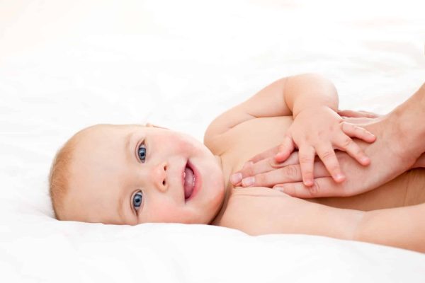 Les huiles végétales pour hydrater la peau de bébé