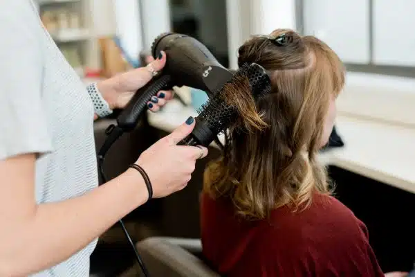 Hanna à Courbevoie : une équipe de coiffeurs passionnés à votre service