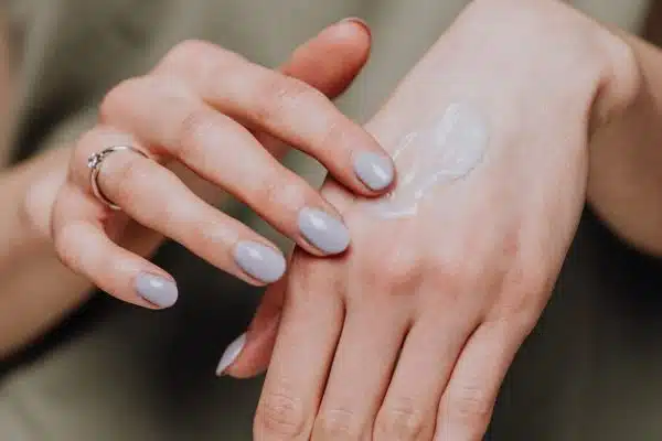 Comment appliquer du gel sur des ongles courts ?